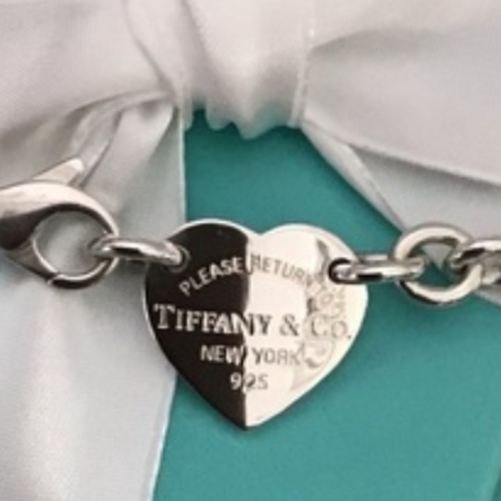 TIFFANY & CO. HEART TOGGLE NECKLACE - Picture 10 of 13